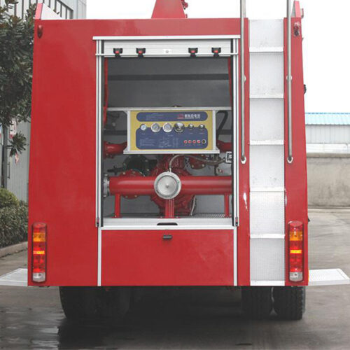 camion de pompiers d'aérodrome camion de pompiers de l'aéroport en intervention camion de pompiers rouge