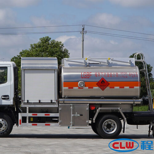 camions-citernes pour l'aviation ravitaillement en carburant des avions camion-citerne pour le ravitaillement en carburant des avions