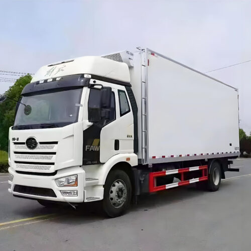 camion-caisse avec couchette camion-caisse avec couchette