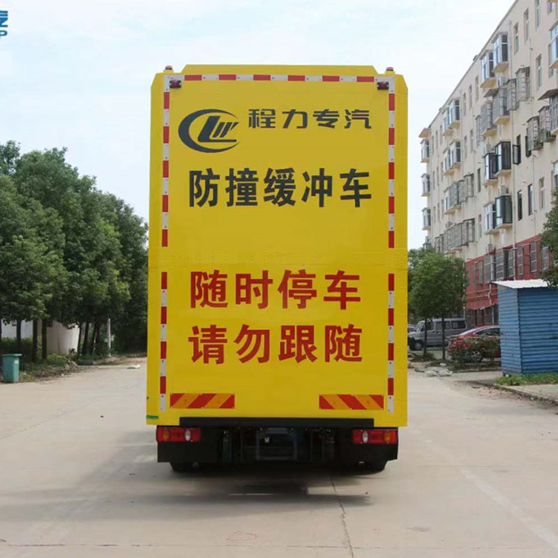 camion avec amortisseur de chocs véhicule sécurité routière atténuateur d'impact coussin de choc camion