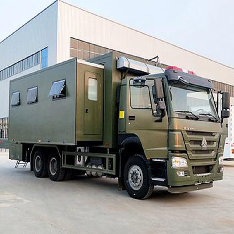 générateur dans la caisse du camion Camions-campeurs avec générateurs intégrés dans le plateau du camion