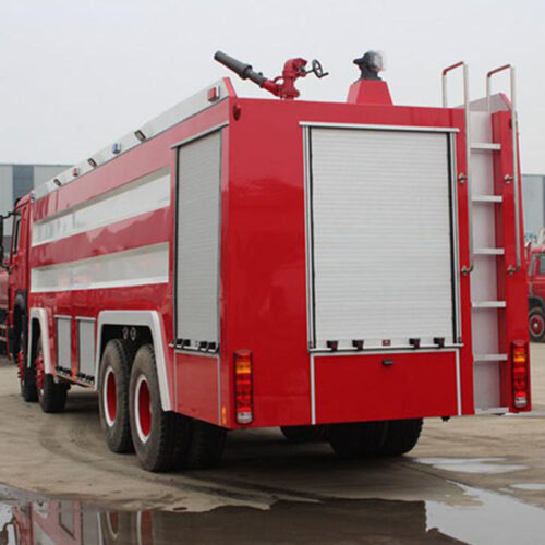 camions de pompiers en intervention camion de pompiers de l'aéroport en intervention camion de pompiers rouge
