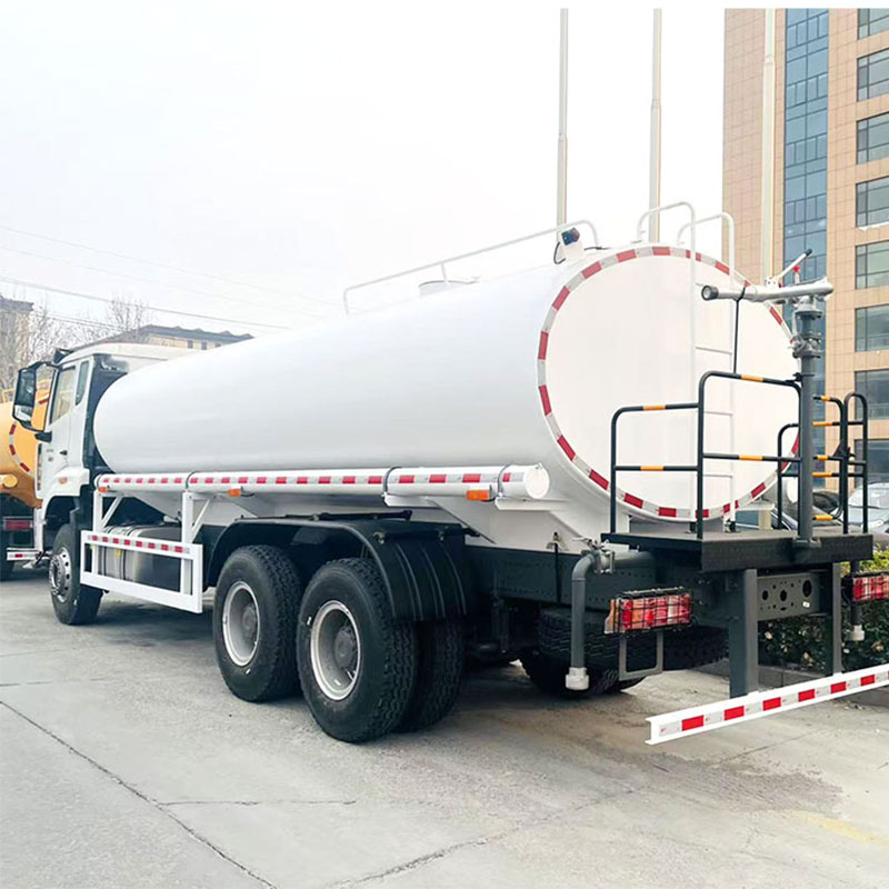 kuorma-auto veden kanssa Kiina kuorma-auto, jossa on vettä