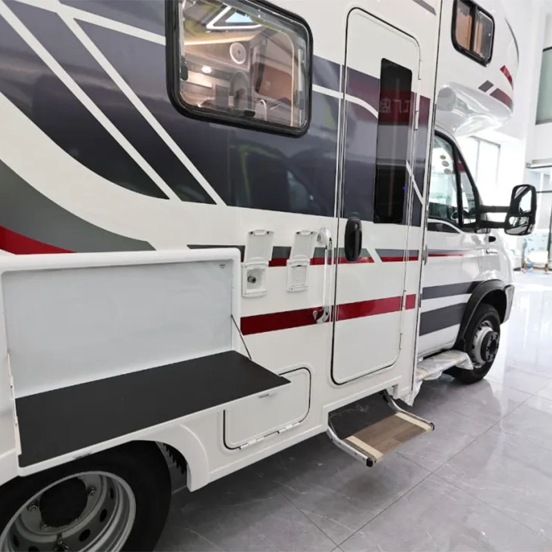 deux camping-cars à 2 chambres deux camping-cars à 2 chambres