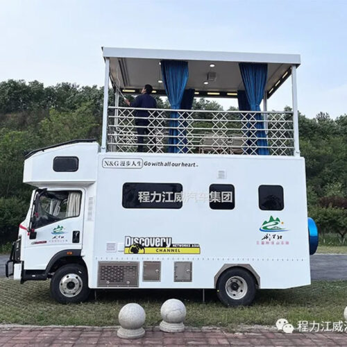 campeur à deux étages odm camping-car personnalisé avec lits superposés garage machines à laver salle de bain canapé