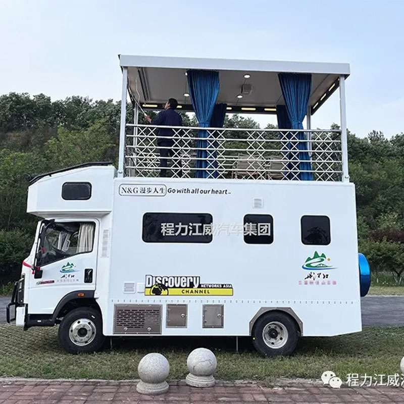 campeur à deux étages odm camping-car personnalisé avec lits superposés garage machines à laver salle de bain canapé